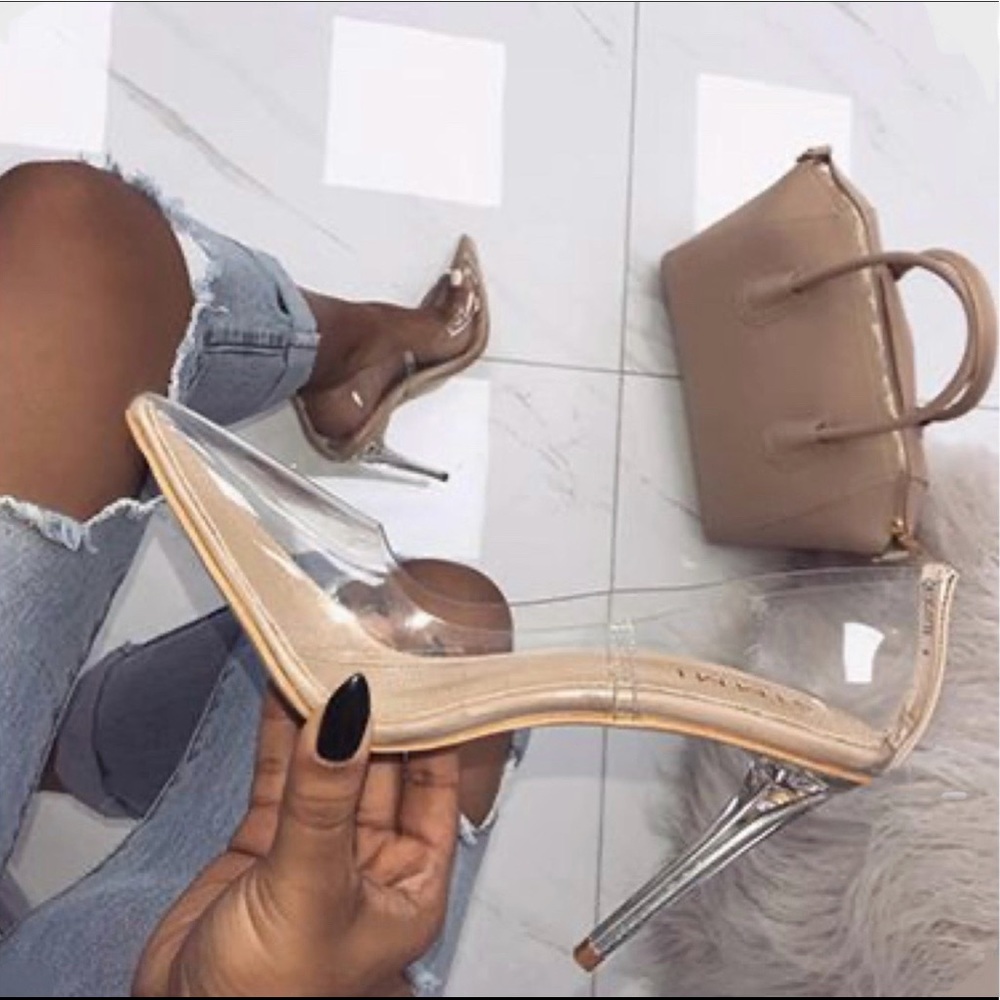 Clear Cinderella Style Pointy Pumps - Picture 3 of 13